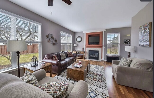 Foto del edificio - 2221 Sunrise Cir