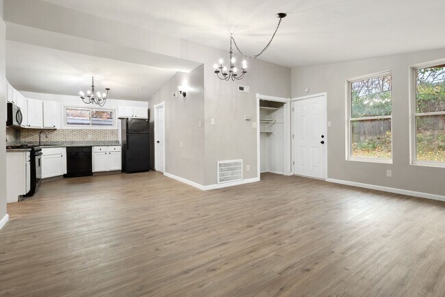 Building Photo - Single Family Ranch in Calverton Park!