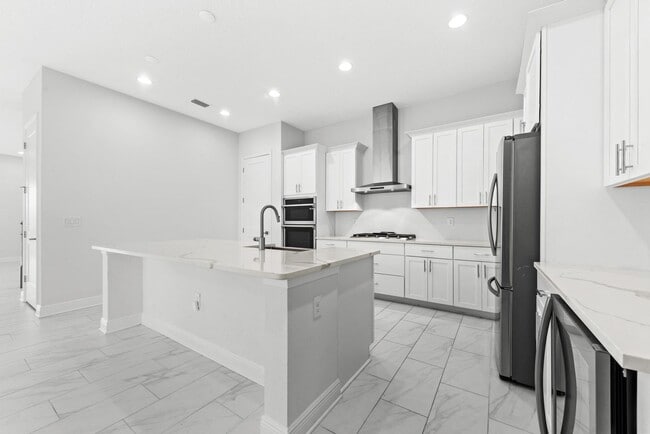 Building Photo - 3 Bedroom, 2.5 Bath Townhome in BEACHWALK ...