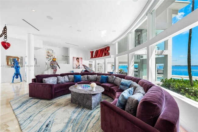 Foto del edificio - 1121 N Venetian Dr