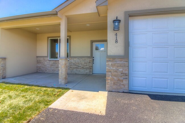 Building Photo - Beautiful, Open Concept Home in West Valley