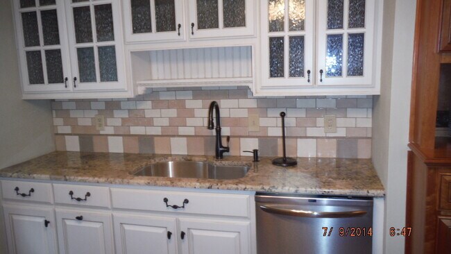 Foto del edificio - 7680 The Points Pl