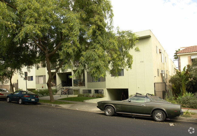 Building Photo - 1202 N Fuller Ave