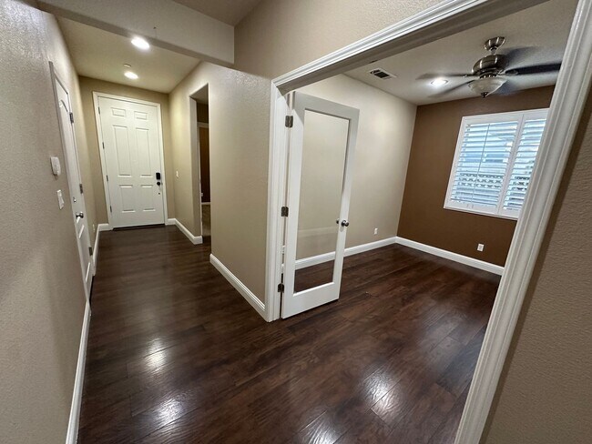 Building Photo - Beautiful 4 Bedroom, 3 Full Bath W/ Office...