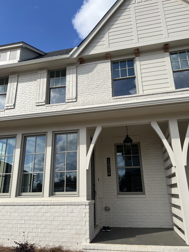Foto principal - 1026 Windsor Dr