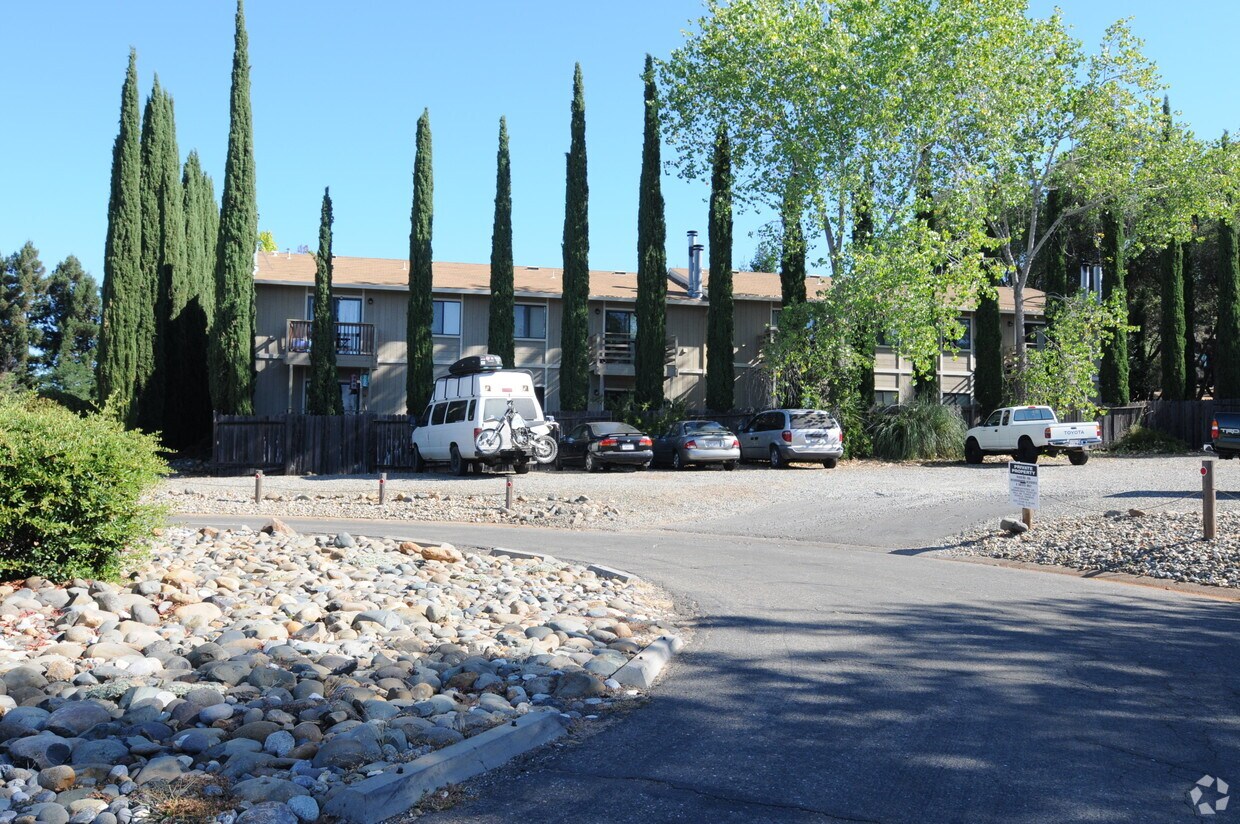 Building Photo - 3384 La Canada Dr