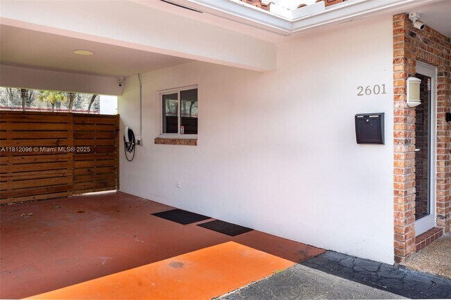 Foto del edificio - 2601 NE 34th St
