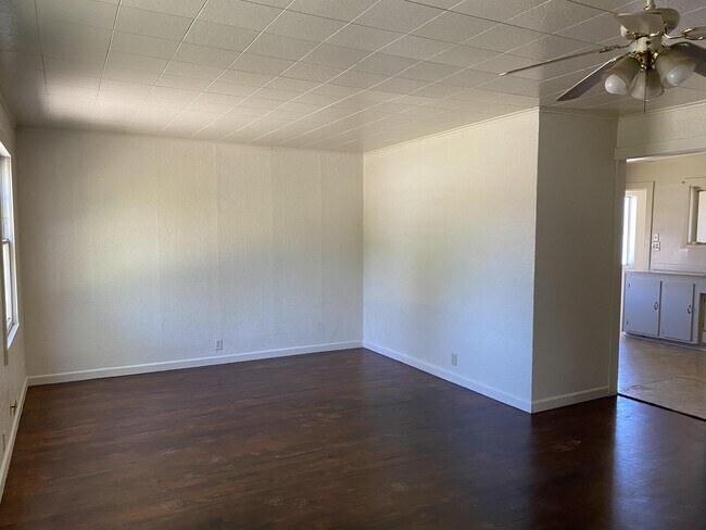 Building Photo - 1348 NW Ellan St