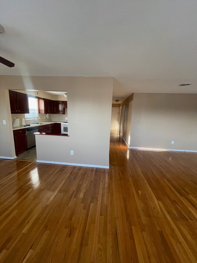 Living Room - 100 W Linden Ave