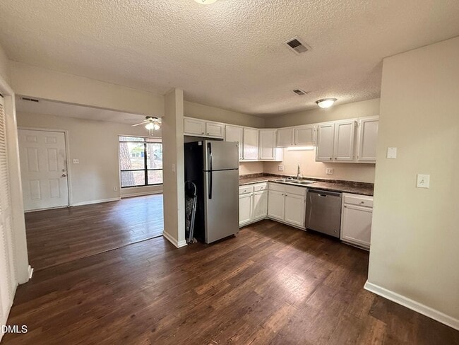 Foto del edificio - 4822 Hollenden Dr