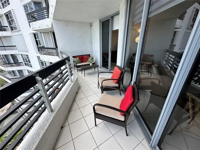 Foto del edificio - 3530 Mystic Pointe Dr