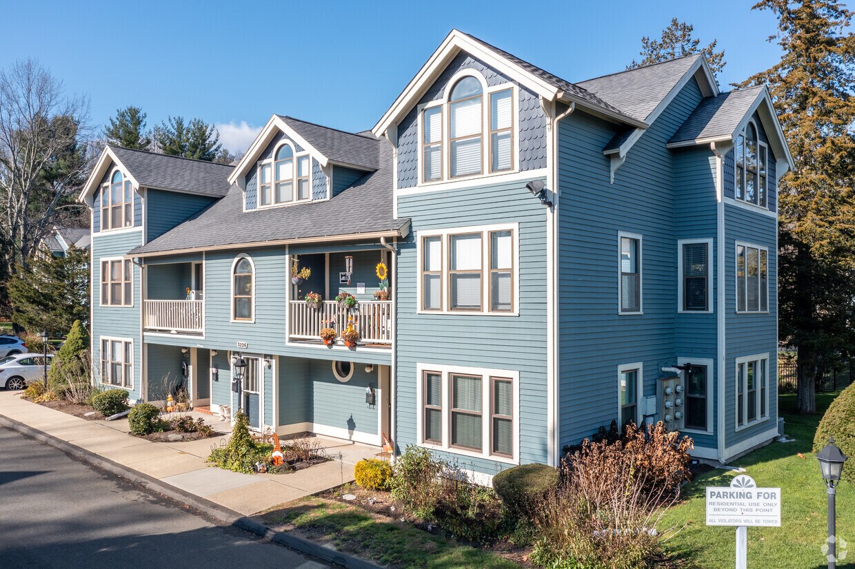 Foto del edificio - 3220 Whitney Ave
