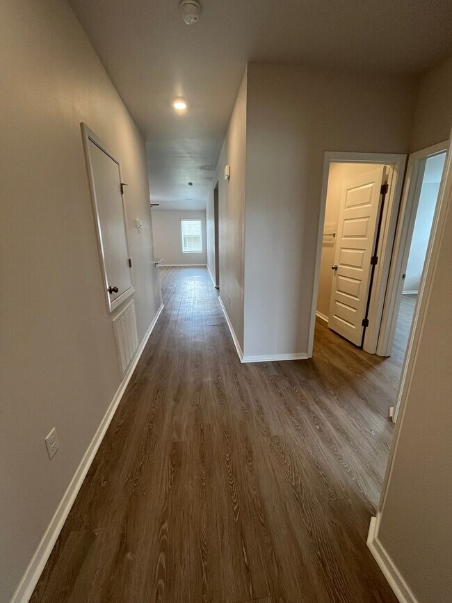 Building Photo - *Start 2026 Rent FREE!* BRAND NEW Three Bedroom in Pea Ridge