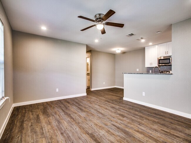 Foto del edificio - 8106 Tanner Ave