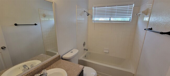 Foto del edificio - 14413 Tiffer Ln
