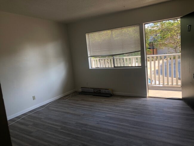 Building Photo - 163 N La Cumbre Rd