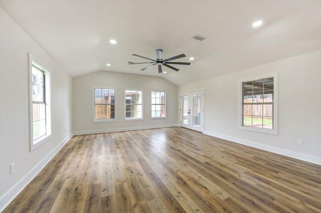 Building Photo - 14142 Rosetta Dr