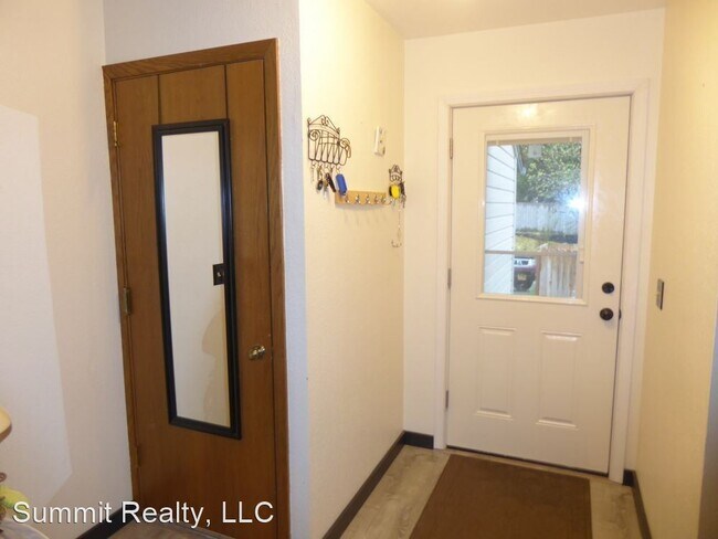Building Photo - 3 br, 1.5 bath House - 4436 Mendenhall Blvd