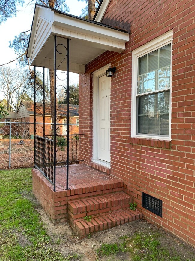 Building Photo - 114 Woodrow Street, Unit 6