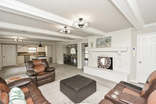 Building Photo - 1723 Big Horn Dr