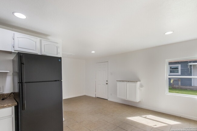 Building Photo - 234 Readwell Dr