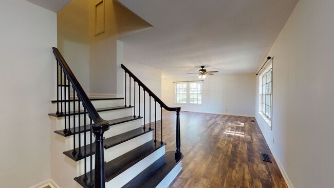 Building Photo - 109 Lowe Dr