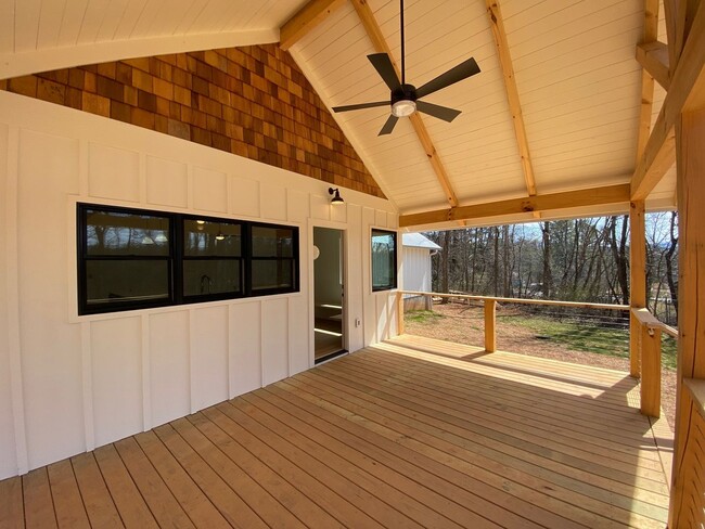 Building Photo - Fairview - Custom built, Modern Farmhouse