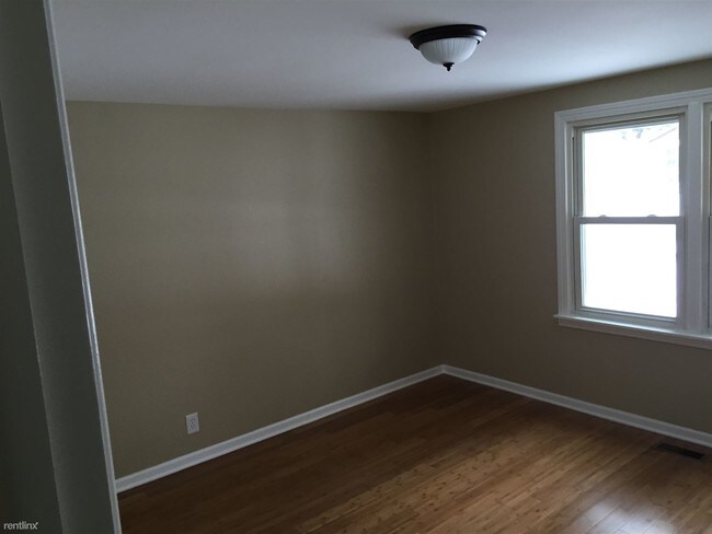 Building Photo - 2 br, 1 bath House - 1015 Highland Ave