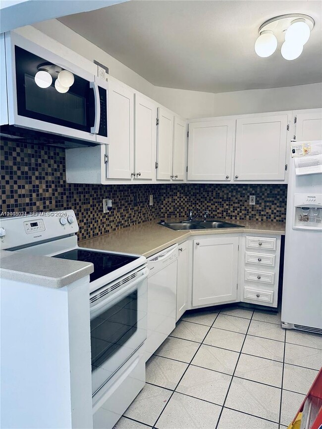 Building Photo - 3105 Oakland Shores Dr