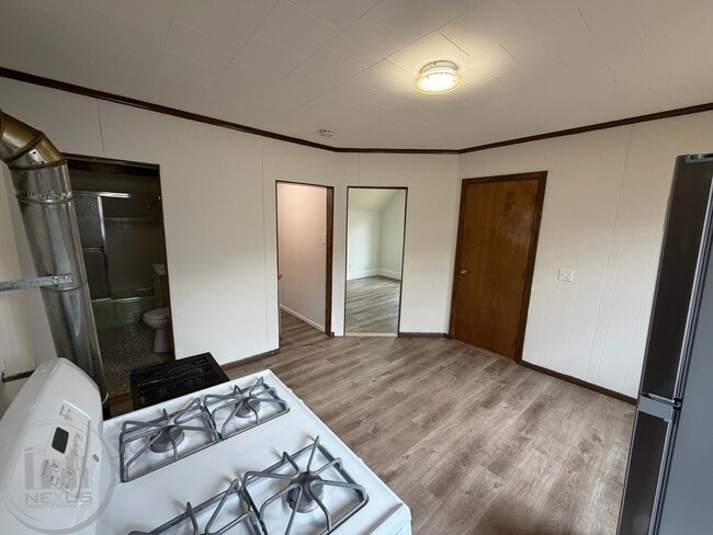 Building Photo - 73 Esther St