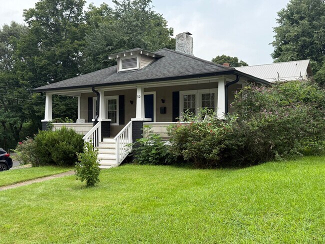 Building Photo - Fantastic 3 Bedroom Bungalow