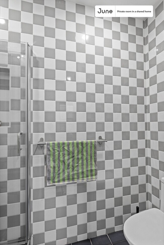 Foto del edificio - Room in Shared 3 bed/3 bath home