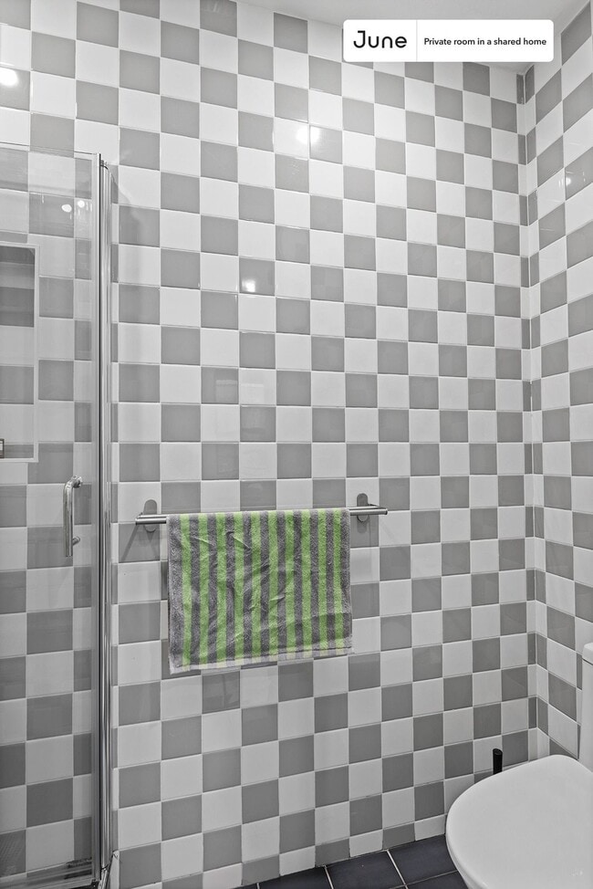 Building Photo - Room in Shared 3 bed/3 bath home