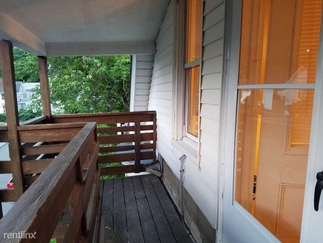 Building Photo - 2 br, 1 bath Apartment - 22 Platt St 3 Unit 3