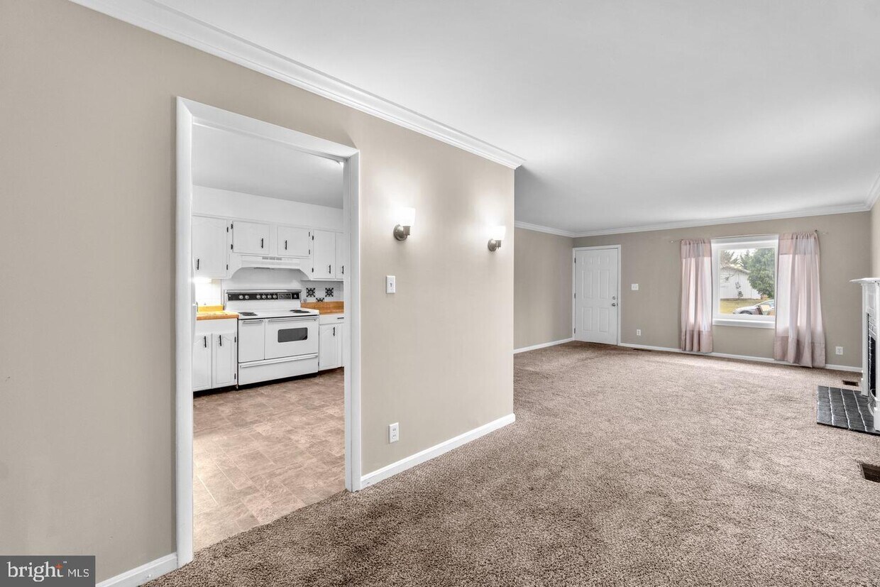 1317 Cedarwood Dr, Hagerstown, MD 21742 House Rental in Hagerstown