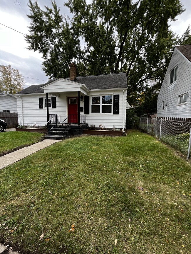 Building Photo - 2218 Ohio Ave