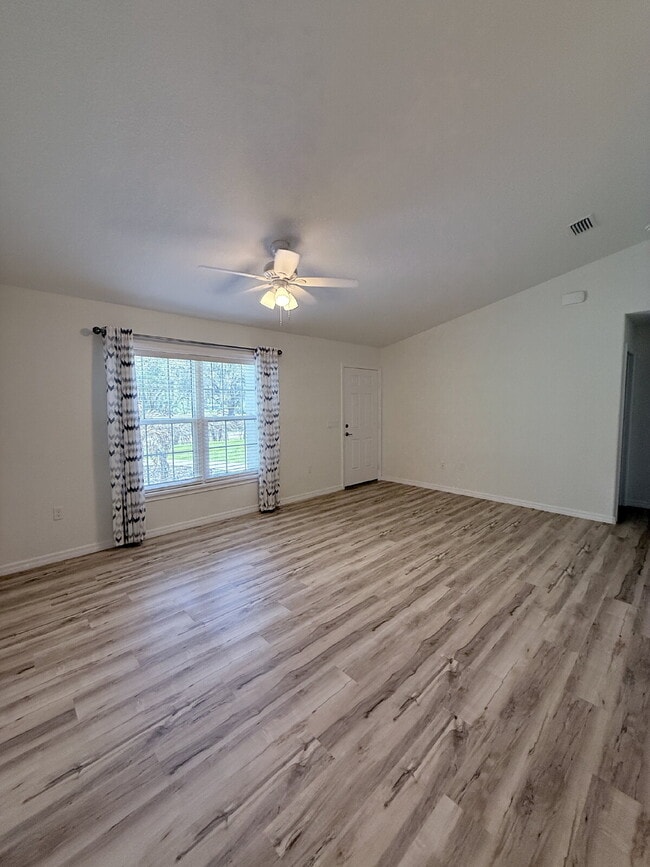 Building Photo - 3 Bedroom and 2-Bathroom House