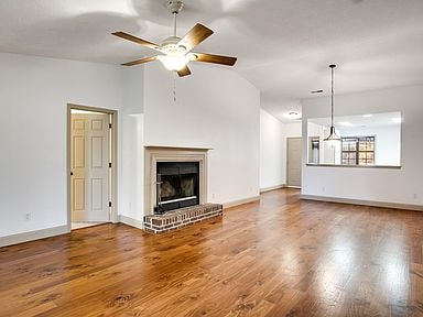 Building Photo - 850 Country Club Dr
