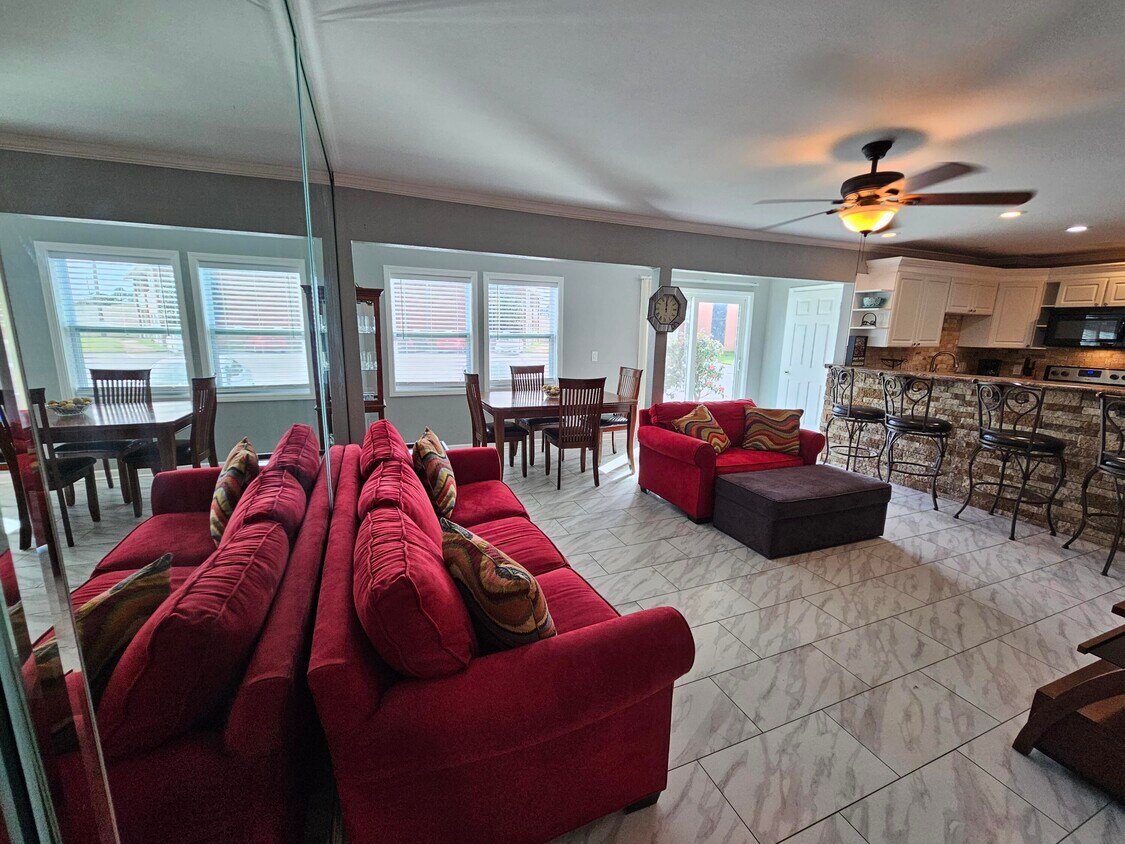 Primary Photo - 4000 Gulf Terrace Dr