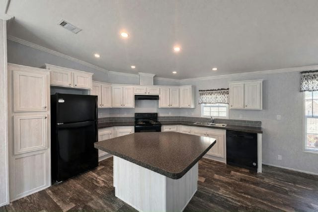 Building Photo - 17 Dottie St