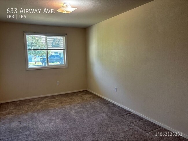 Building Photo - 633 Airway Ave