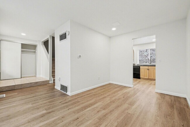 Foto del edificio - Spacious 2Bed/2.5Bath Townhouse in Central Denver