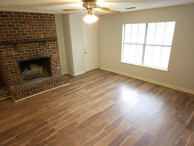 Foto del edificio - 340 Creekwood Ct