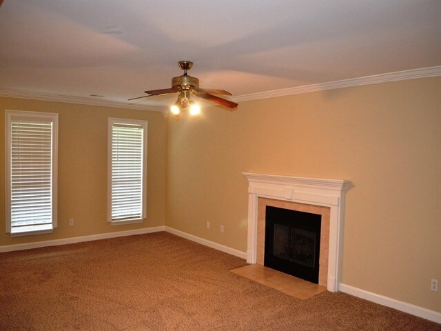 Foto del edificio - 101 Bonnie Woods Dr