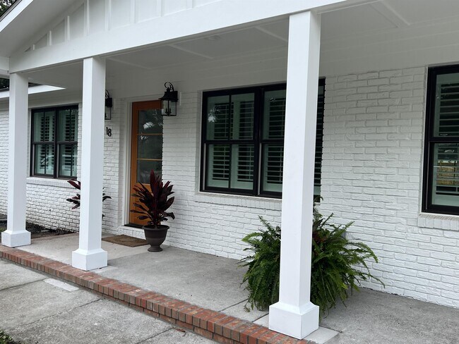 Foto del edificio - 18 Ellen Ave