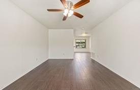 Foto del edificio - 8235 Summer Side Dr