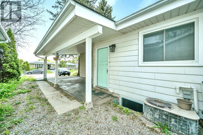 Building Photo - 62 Greendale Crescent