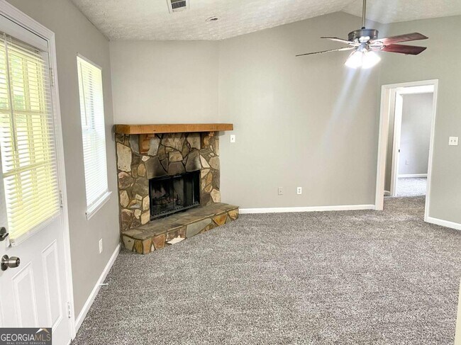 Building Photo - 215 Mountain Ridge