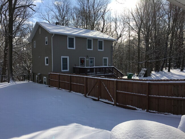 Foto del edificio - 8715 Valley View Dr.