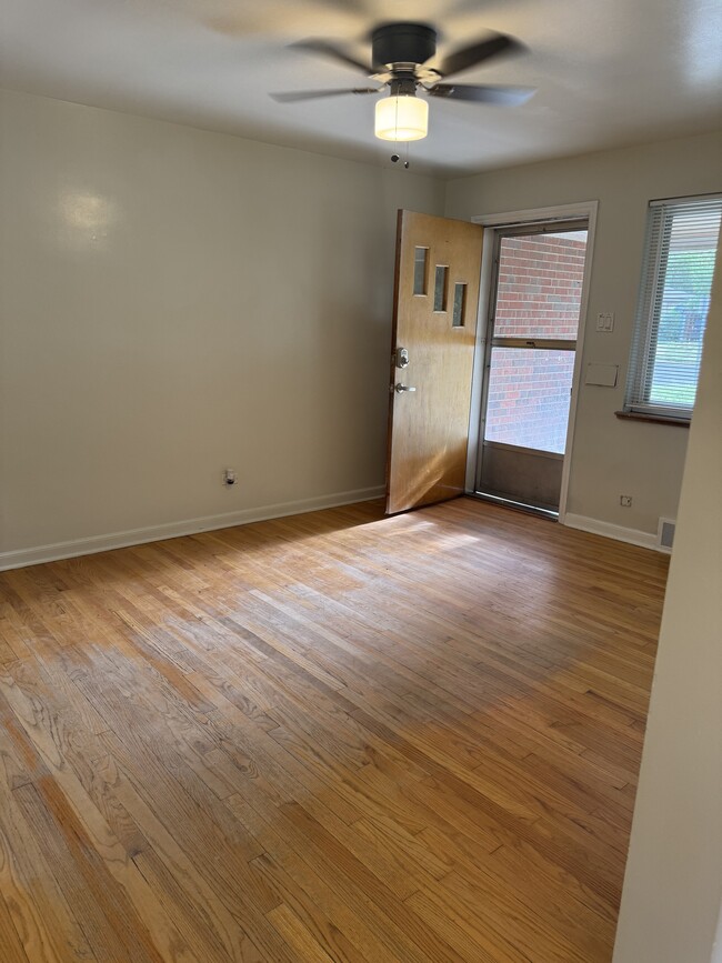 Building Photo - 1690 Valentia St